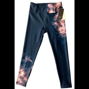 NWT. Carri Underwood Calia Studio yoga pants w/ front pocket for phone etc